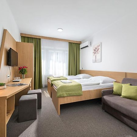 Hotel Plus Bratislava Eksteriør billede