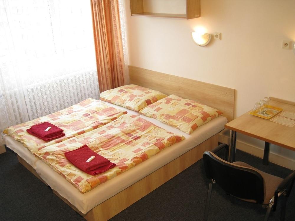 Hotel Plus Bratislava Eksteriør billede