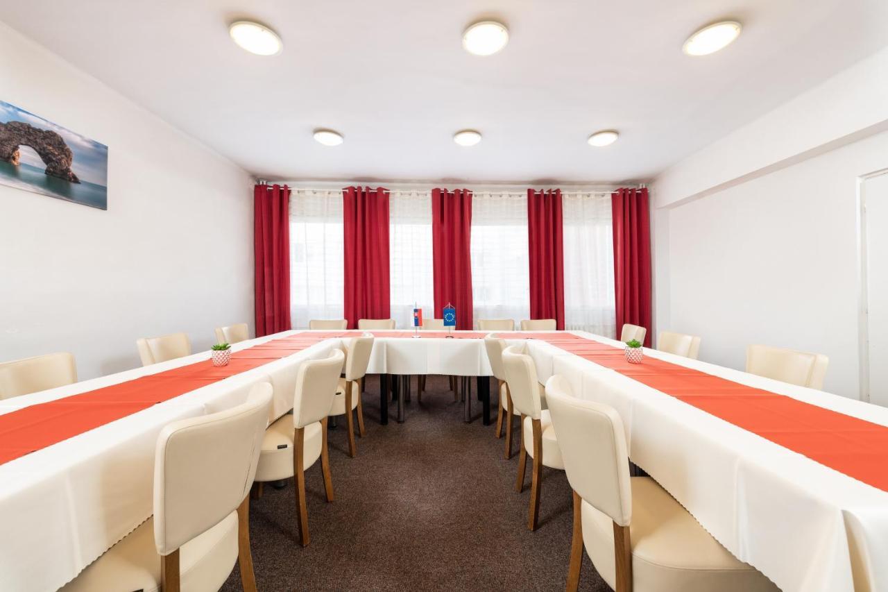 Hotel Plus Bratislava Eksteriør billede