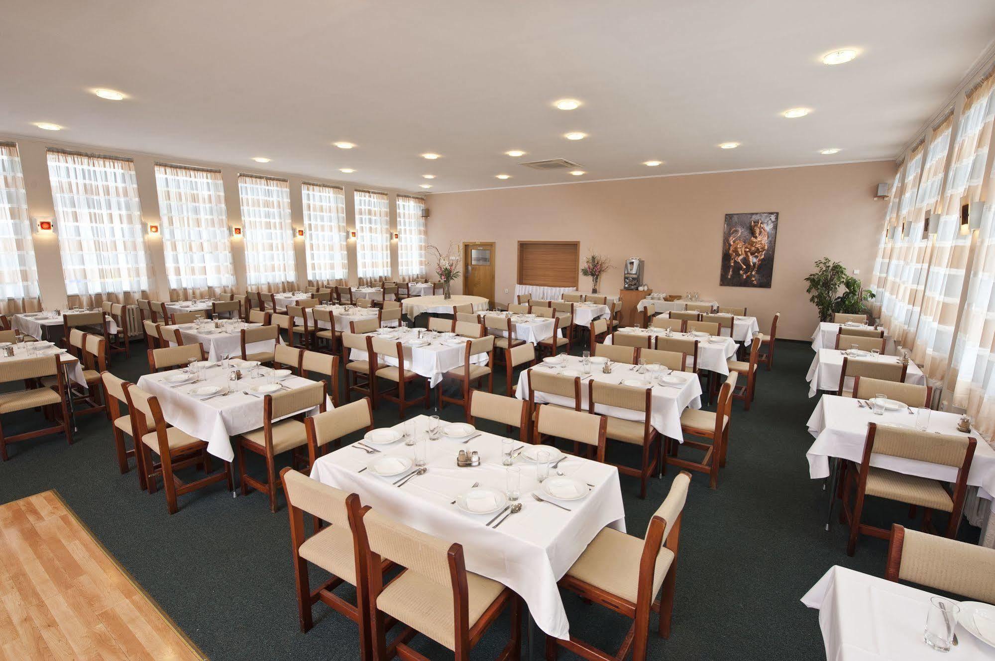 Hotel Plus Bratislava Eksteriør billede